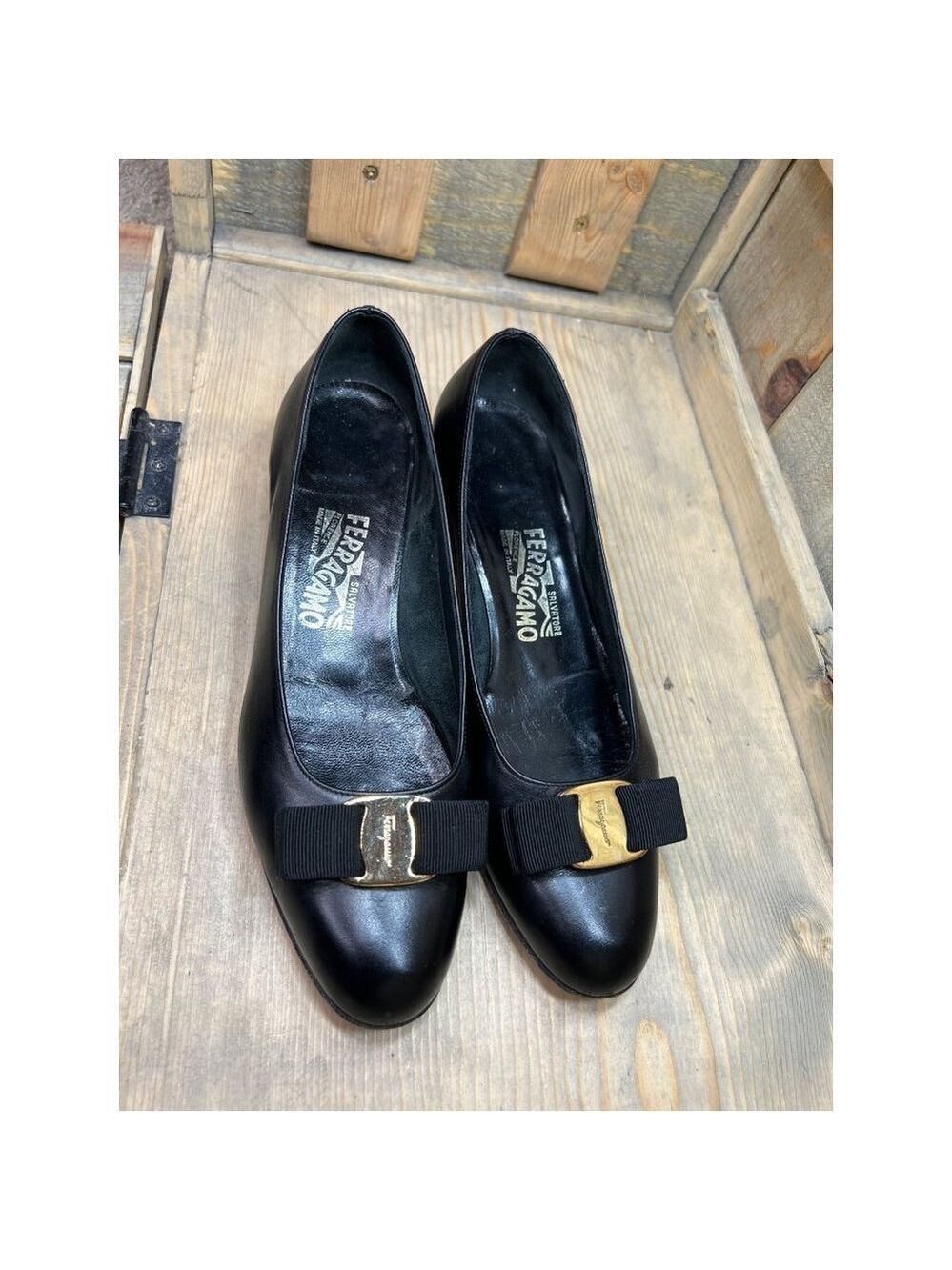 SALVATORE FERRAGAMO Vara Bow Ballet Court Shoe Size US 8B - Picture 3 of 7